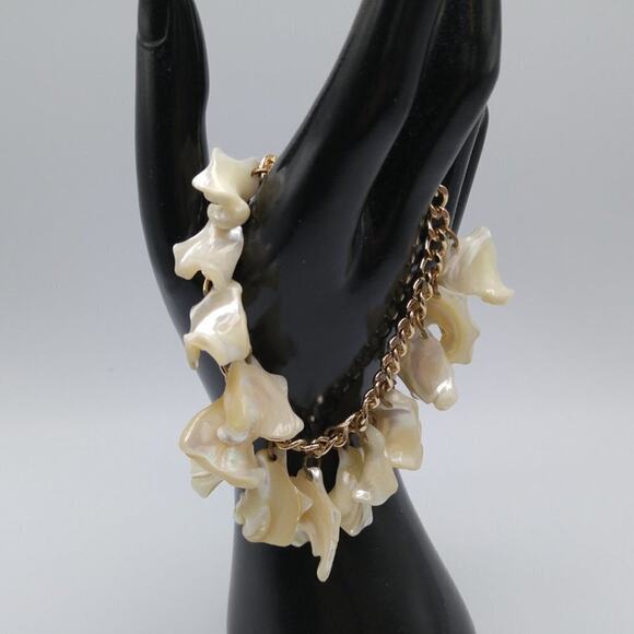 Vintage Mother of Pearl MOP Shell Bracelet, Gold Tone Chain, 8 Inches, 1950s - Picture 12 of 14